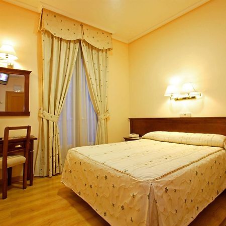 Hostal Sil & Serranos Мадрид Екстер'єр фото